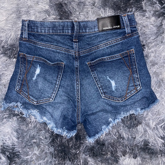 Kendall+Kylie, the icon short - Picture 3 of 7